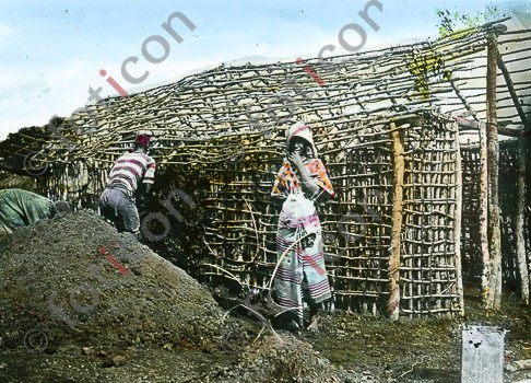 Bau einer Hütte | Construction of a hut - Foto foticon-simon-192-006.jpg | foticon.de - Bilddatenbank für Motive aus Geschichte und Kultur